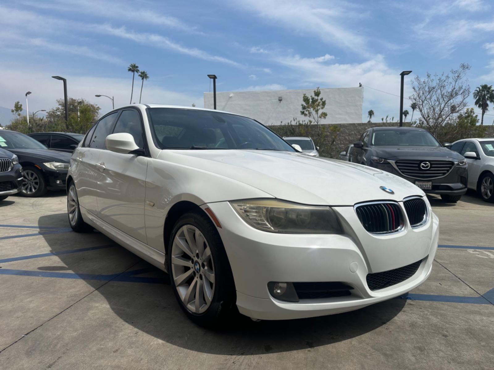 2011 White /Black BMW 3-Series 328i SA SULEV (WBAPH5G55BN) with an 3.0L L6 DOHC 24V engine, Automatic transmission, located at 30 S. Berkeley Avenue, Pasadena, CA, 91107, (626) 248-7567, 34.145447, -118.109398 - Photo #6